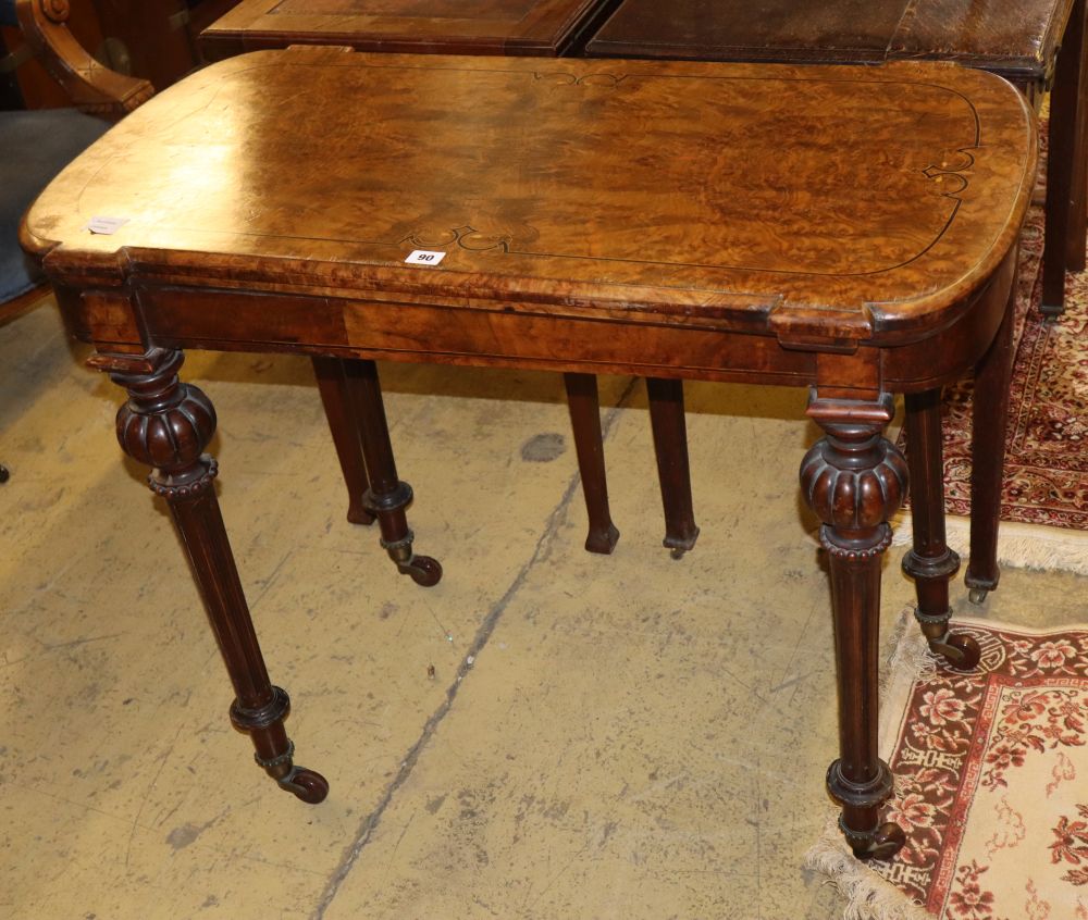 A Victorian walnut card table (one leg in need of restoration), W.96cm, D.52cm, H.75cm